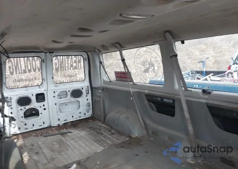 2010 Ford E-350 Super Duty Xl/Xlt z USA, uszkodzony, nr VIN 1FBNE3BL6ADA06786